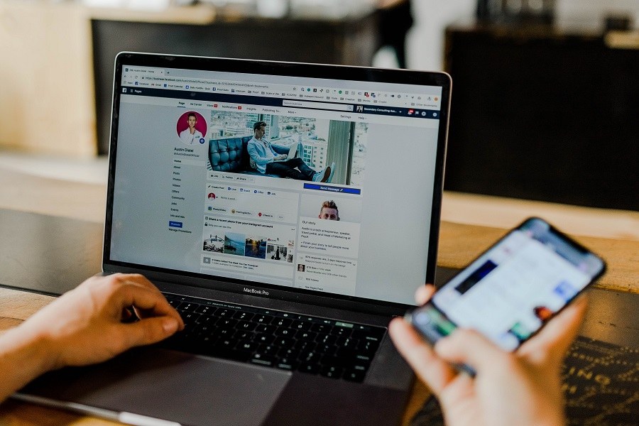 use social media to connect and make your website popular
